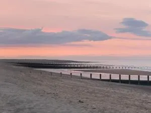 Serenity Place Caravan 2 Double Beds With Varanda - Winthorpe