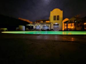 Villa - Sleeps 6 - Heated Pool - Garden - Parking