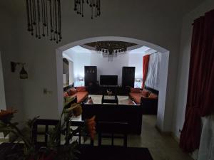 Villa - Sleeps 6 - Heated Pool - Garden - Parking