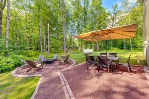 Walk to Beach Family-Friendly Arrowhead Lake Home - Arrowhead Lake