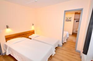 Hotels Hotel de l'Ours : Chambre Quadruple