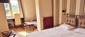 Hotels Logis Hotel Le Mistral - Restaurant - Montelimar Sud : Chambre Double Standard