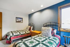 Spacious, Upgraded Premier Condo, best of everything Highridge A18