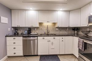 1200-406 Embrace Spectacular Water Views