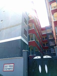 Vees 1br Apartment at Lower Section 58 with Lakeviews