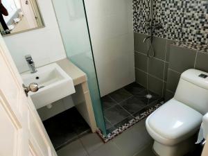 3 bedroom apartment Full sea view homestay
