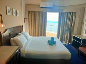 3 bedroom apartment Full sea view homestay