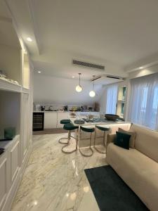 MAISON LADY CLAUDIA LUXURY ACCOMMODATION