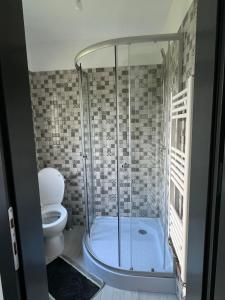 La Ilie la spălătorie