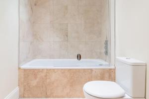 Super Central - Georgian Double Upper Flat with Castle Views in New Town