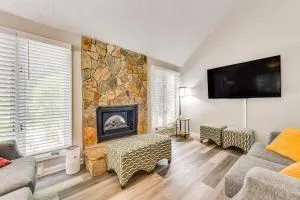 Pet-Friendly Charlotte Home with Deck Near Uptown! - ماثيوز