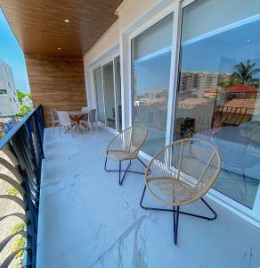 Rooftop Pool, Large Balcony, Hot Tub, Gym