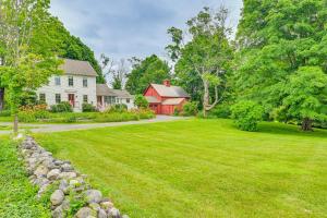 Historic Farmhouse Near Mountains and Colleges!