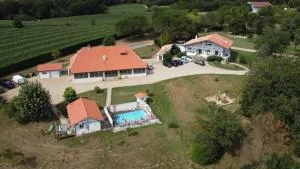 Gîtes 15 à 17 personnes avec salle de réunion - Fargues