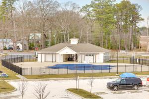 Bright Lewes Condo with Balcony, 7 Mi to Beach!