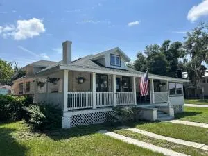 The Rose on Lakeside - Astor