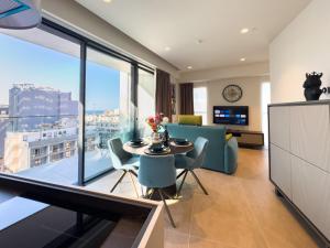 Mercury Tower Exclusive 1BR w Rooftop Pool by Arco Collection