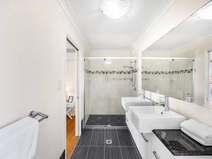 Homy Self Contained Unit Sunnybank CBD Street Parking