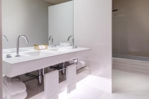 Suite with Spa Bath room in 4615 Hotel