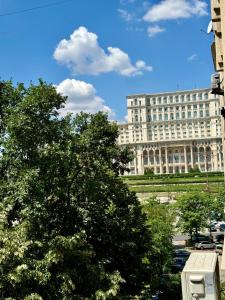 Top Location - Contemporary Parliament View - 2BR