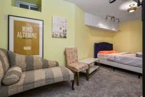 Unique, cozy, and spacious basement apt close to NYC - Fairview