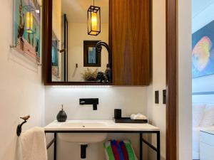 Blissful Ocean-View Penthouse with Rooftop Pool