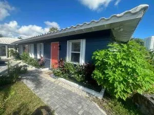 Sunny Retreat in Flamingo Suite! - Santa Barbara Shores