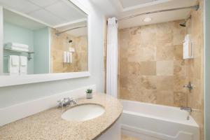 Standard Suite room in TradeWinds Island Grand