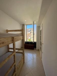 Cozy Getaway Apartment in Saranda, Beach Access
