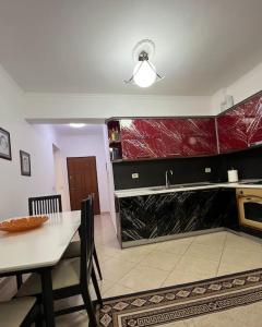 Cozy Getaway Apartment in Saranda, Beach Access