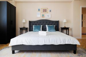 Stunning 2BR Old City View