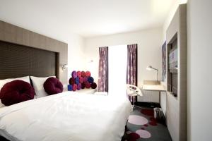 Double Room - Queen Size Bed room in Hotel Smartino