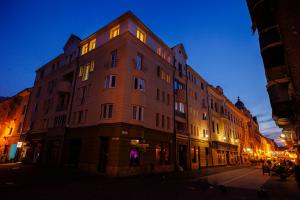 Stunning 2BR Old City View