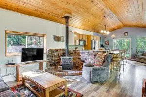 Woodsy Cabin Retreat about 4 Mi to Crescent Lake! - Чемулт