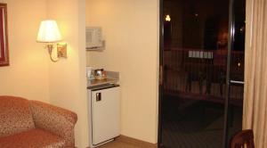 Standard King Room - Non Smoking room in Econo Lodge Inn & Suites