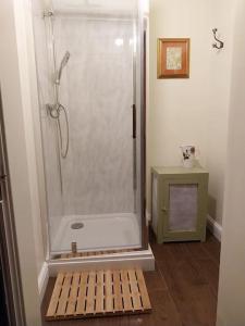 Tiny home - with private shower room in separate outbuilding