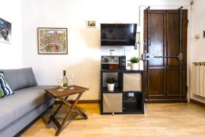Hostly - La Spina Suite Apartment