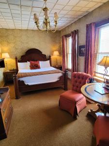 King Room room in Altland House Inn & Suites