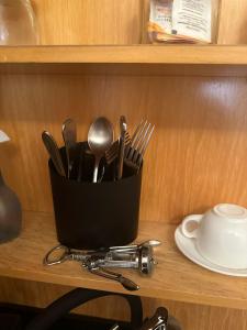 Apart com sacada e piscina