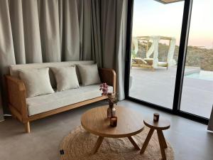 Theros Luxury Suites