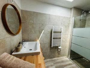 Appartements Rey - T2 terrasse, Coeur de ville : photos des chambres