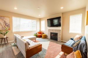 5BD Home with Game Room & Office - 4Mins RTD - US 36