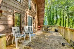 Pet-Friendly Lavonia Cabin, Walk to Lake Hartwell! - Toccoa
