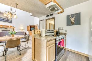 Relaxing Ruidoso Retreat Walk to Midtown!