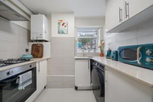 Leamington Park Studio with Parking
