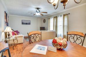 2 Mi to Downtown Lake Charles Apartment