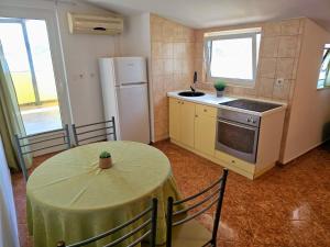 Apartments with parking space Supetarska Draga - Gornja, Rab - 13645