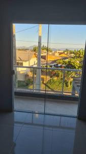 sobrado região central de Itapoá 11 pessoas