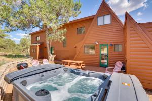 Hot Tub and Mtn View Dog-Friendly Payson Getaway!