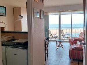 Studio Face Plage aux Sables dOlonne avec Balcon, Ascenseur et Proximité Centre-Ville - FR-1-331-46
